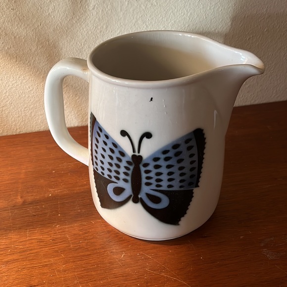 Beautiful blue and white butterfly pitcher/ vase, made in Finland - Picture 2 of 7